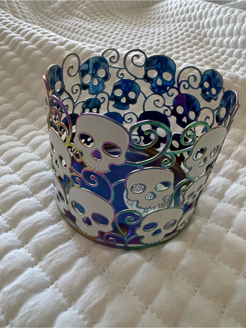 Bath & Body Works Iridescent Oil Slick Skull 3-Wick Candle Holder